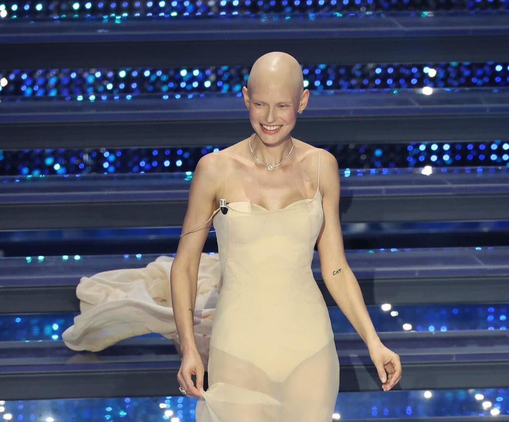 Bianca-Balti-in-Ermanno-Scervino-serata-finale-Festival-di-Sanremo-2025 (