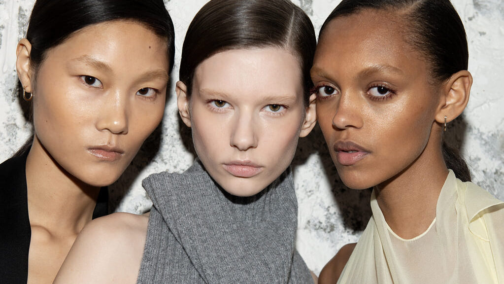 Capelli da passerella i segreti degli hairstylist per il look della sfilata di Victoria Beckham AI 2025-26 (