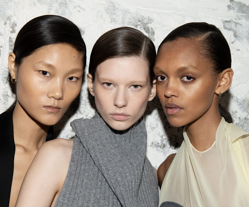 Capelli da passerella i segreti degli hairstylist per il look della sfilata di Victoria Beckham AI 2025-26 (