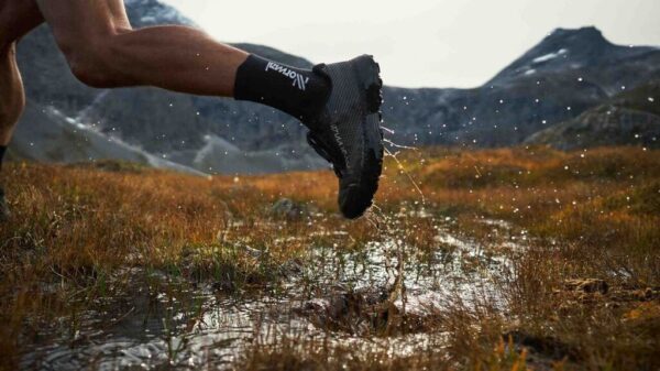 Scarpa da trail running modulare NNormal Kboix 01 PE 2025 con intersuole intercambiabili