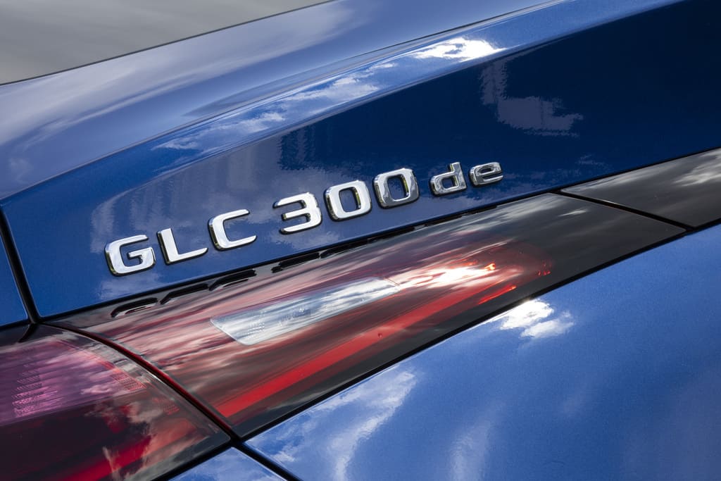 Dettaglio posteriore Mercedes GLC 300 de con badge del modello